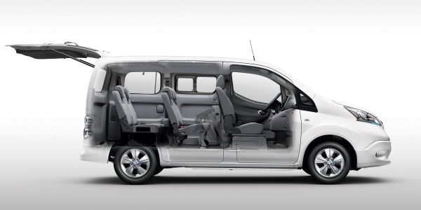 Nissa Evalia 7 seater-passengers 2