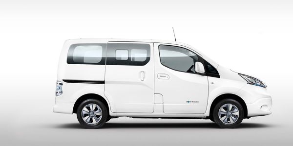 Nissa Evalia 7 seater-passengers 3